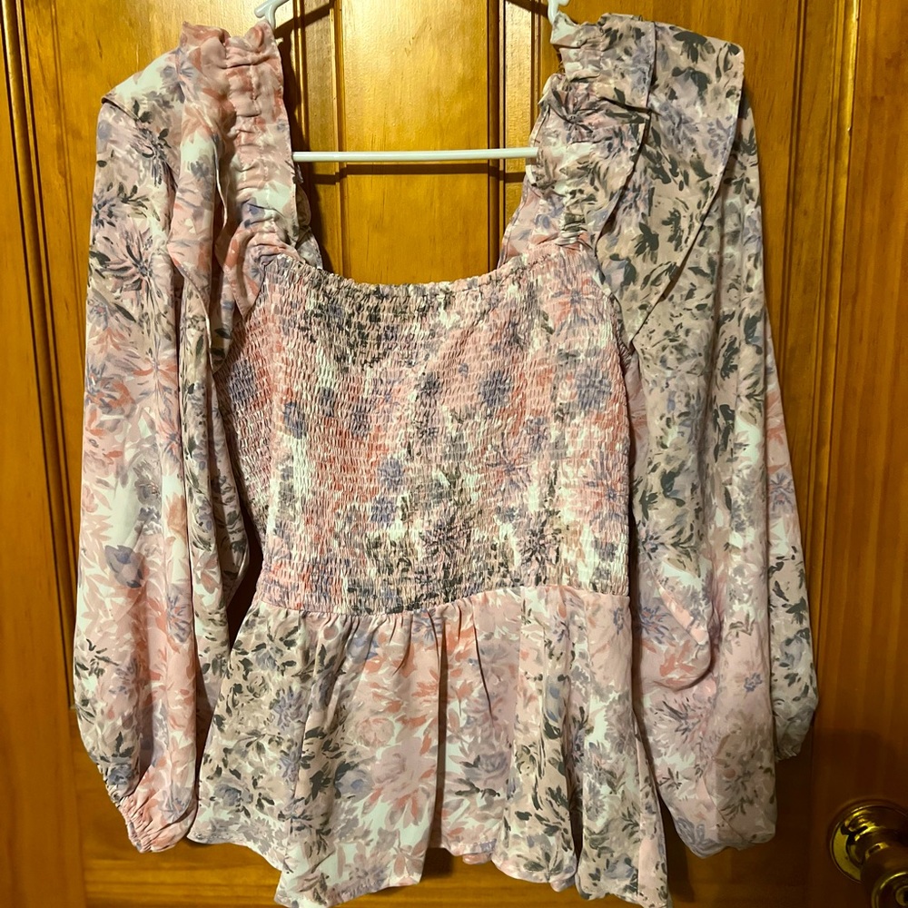 Floral top size small - Picture 2 of 3